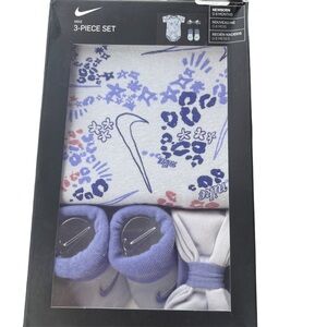 Nike Infant 3-Piece Set in Black
